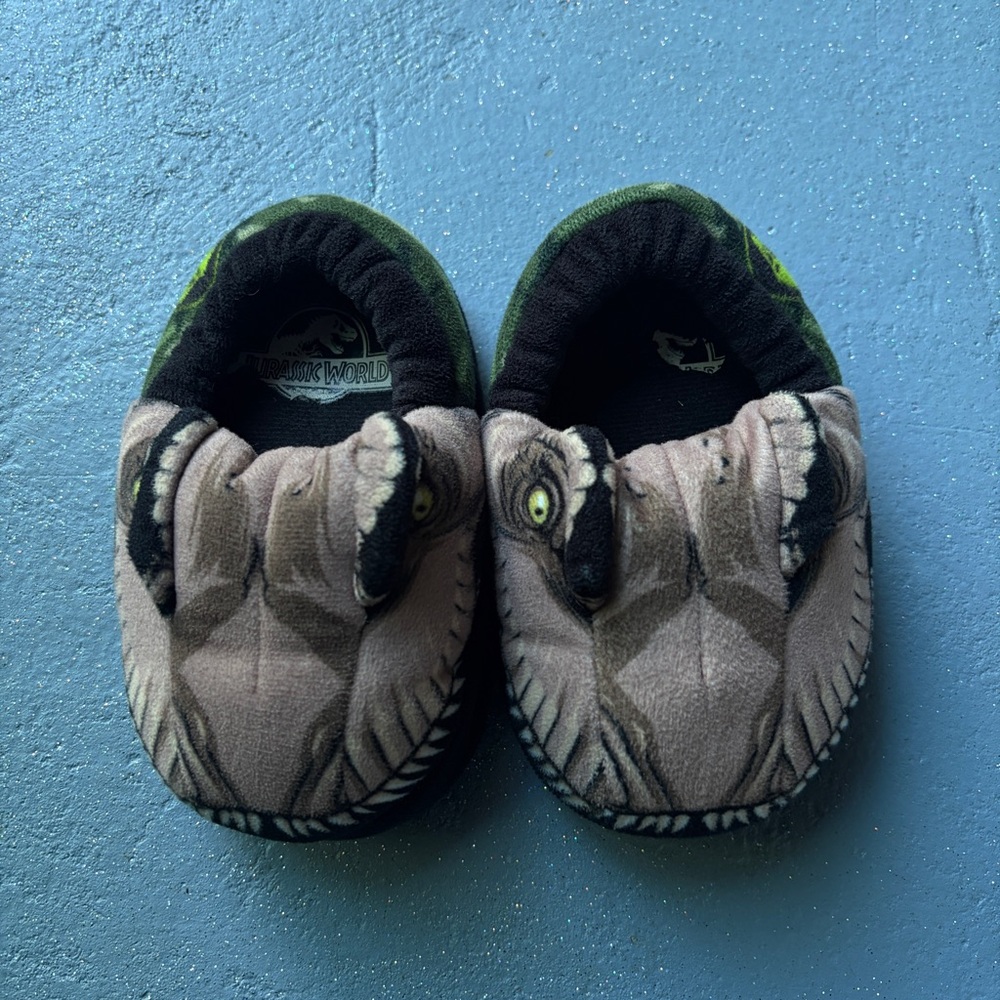 Jurassic World Kids Dinosaur Slippers - Brown & Green
